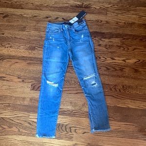 Fashion Nova NEW medium blue wash, frayed bottom